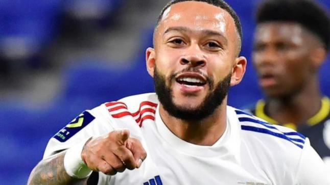 تقارير: ديباي يفضل برشلونة على باريس سان جيرمان