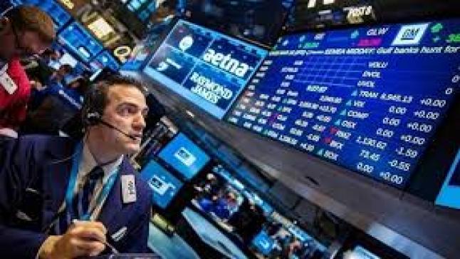 ارتفاع إصابات كورونا في أمريكا تتسبب في هبوط الأسهم