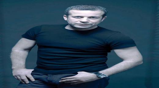 شريف منير يسخر من نفسه بسبب زيادة الوزن: “لازم أبطل عك بالليل”
